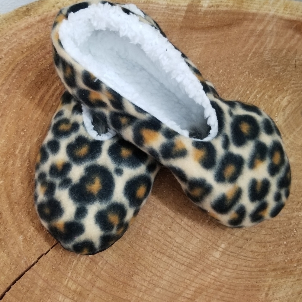 Christmas Gifts! PLUSH SLIPPER SOCKS - Picture 3 of 6